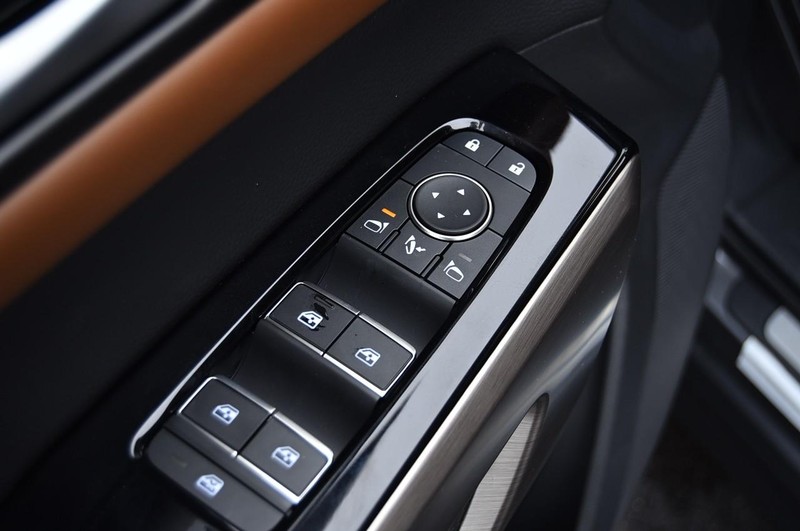 Nissan Pathfinder Vehicle Full-screen Gallery Image 9