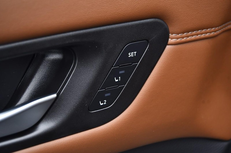 Nissan Pathfinder Vehicle Full-screen Gallery Image 10