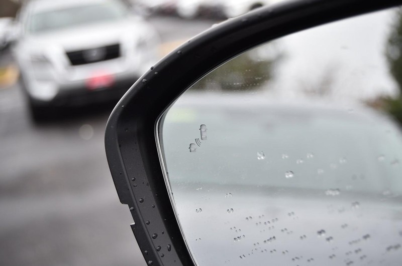 Nissan Pathfinder Vehicle Full-screen Gallery Image 11