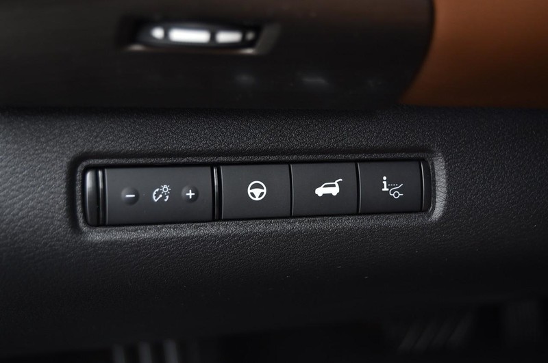 Nissan Pathfinder Vehicle Full-screen Gallery Image 12