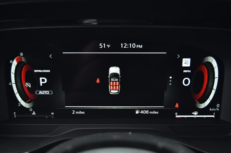 Nissan Pathfinder Vehicle Full-screen Gallery Image 13