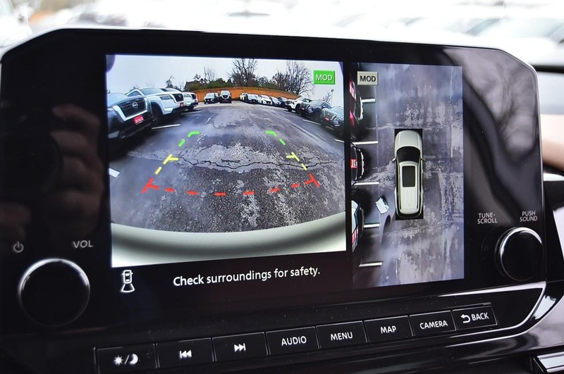 Nissan Pathfinder Vehicle Full-screen Gallery Image 14