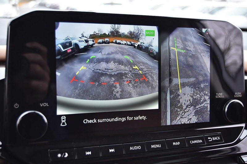 Nissan Pathfinder Vehicle Full-screen Gallery Image 15