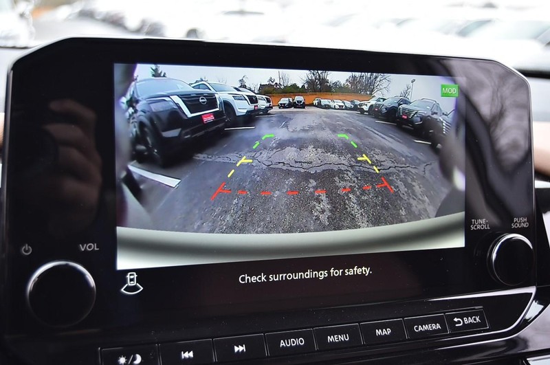 Nissan Pathfinder Vehicle Full-screen Gallery Image 16