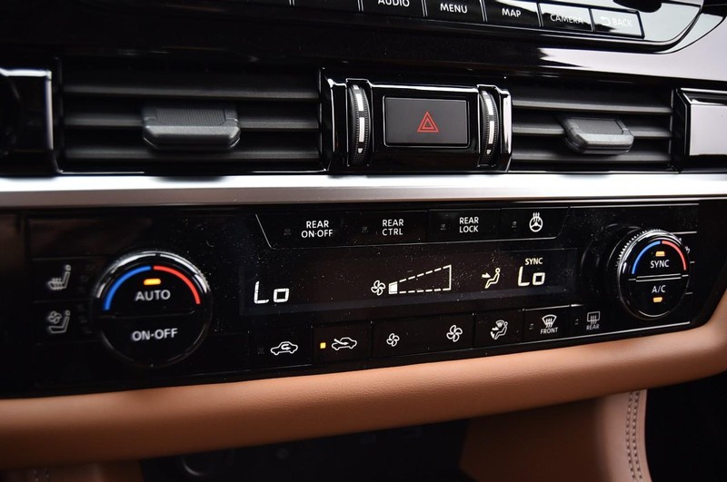 Nissan Pathfinder Vehicle Full-screen Gallery Image 20