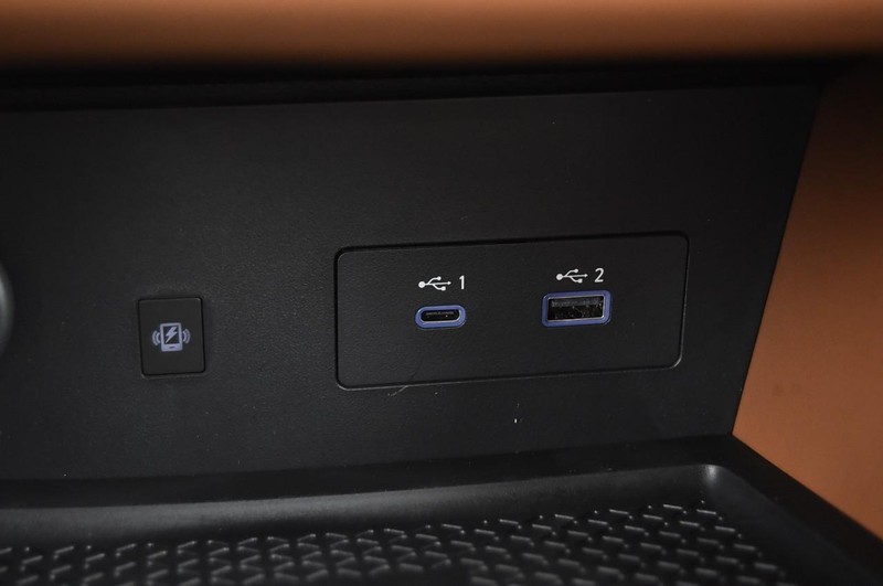 Nissan Pathfinder Vehicle Full-screen Gallery Image 21