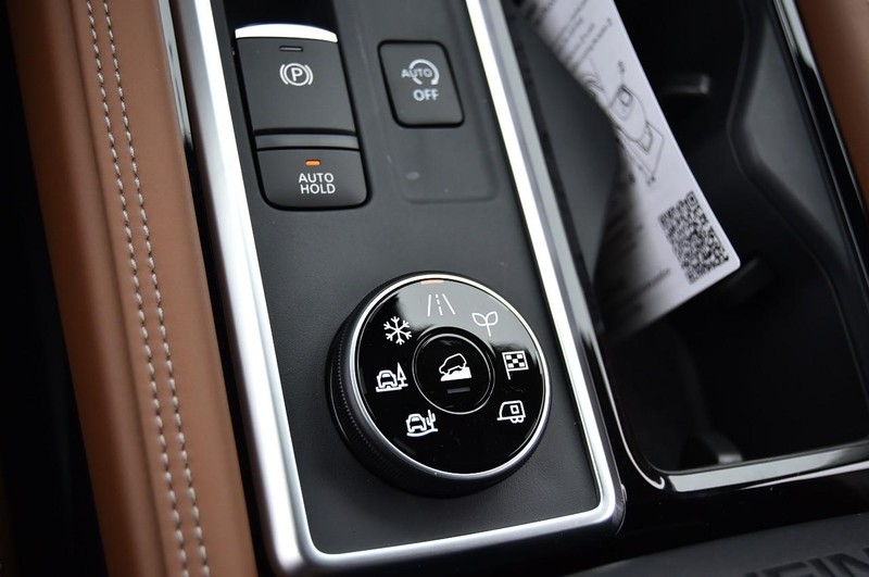 Nissan Pathfinder Vehicle Full-screen Gallery Image 22