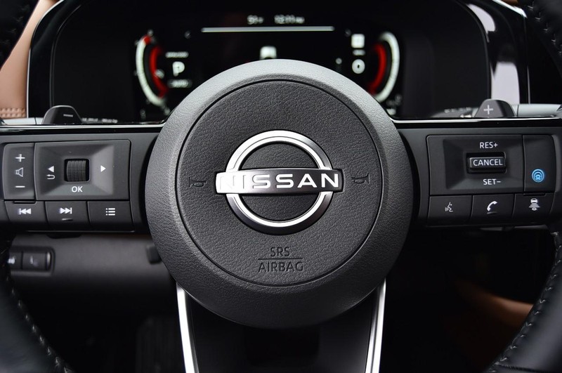 Nissan Pathfinder Vehicle Full-screen Gallery Image 23