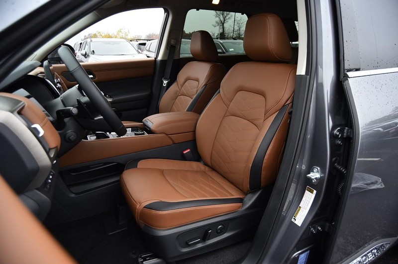 Nissan Pathfinder Vehicle Full-screen Gallery Image 24