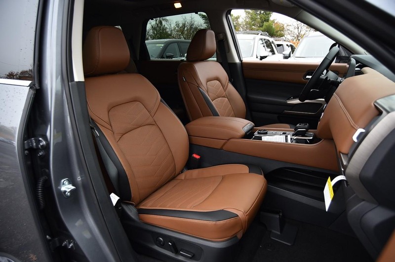 Nissan Pathfinder Vehicle Full-screen Gallery Image 25