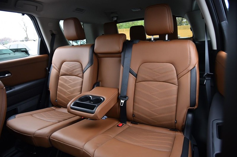 Nissan Pathfinder Vehicle Full-screen Gallery Image 27