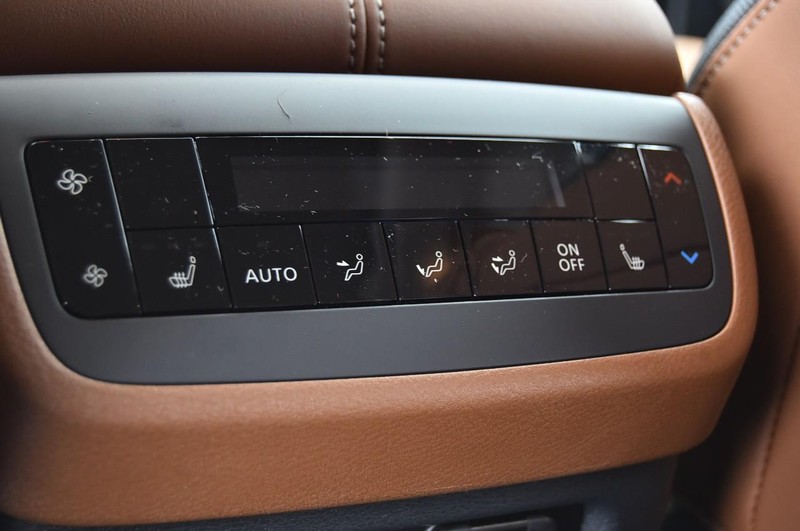 Nissan Pathfinder Vehicle Full-screen Gallery Image 28