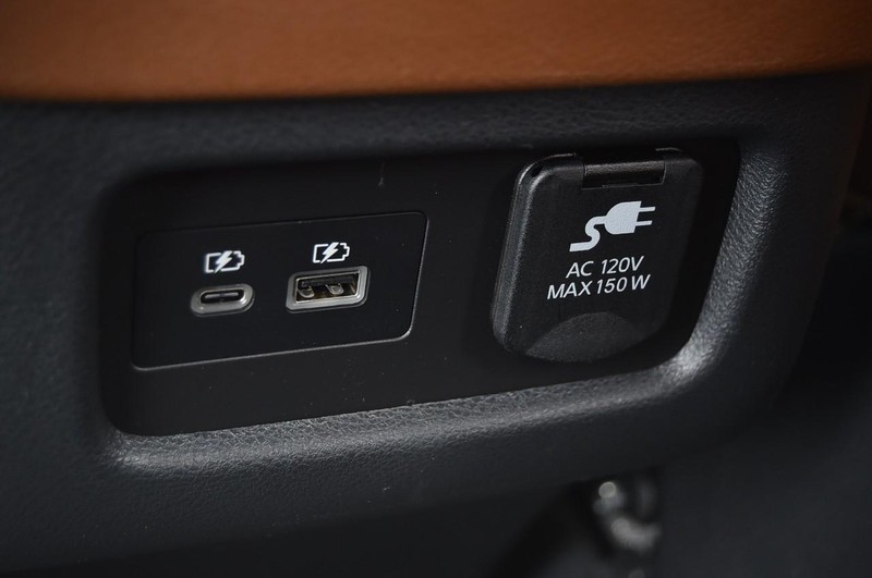 Nissan Pathfinder Vehicle Full-screen Gallery Image 29