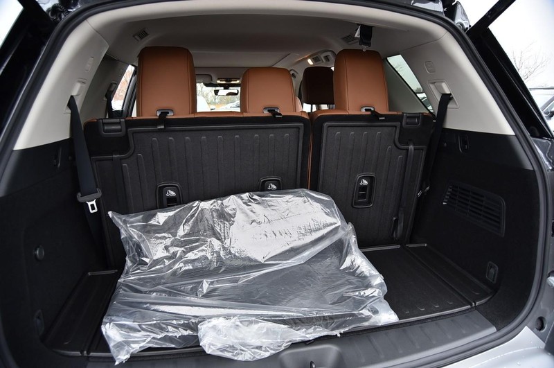 Nissan Pathfinder Vehicle Full-screen Gallery Image 31