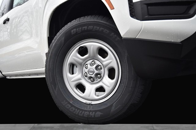 Nissan Frontier Vehicle Image 03