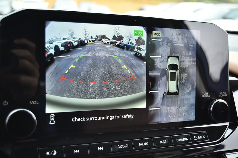 Nissan Pathfinder Vehicle Image 14