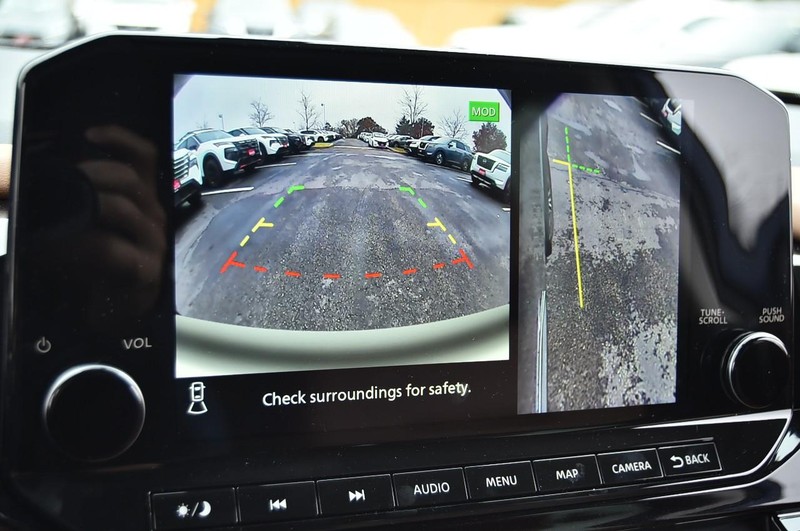 Nissan Pathfinder Vehicle Image 15