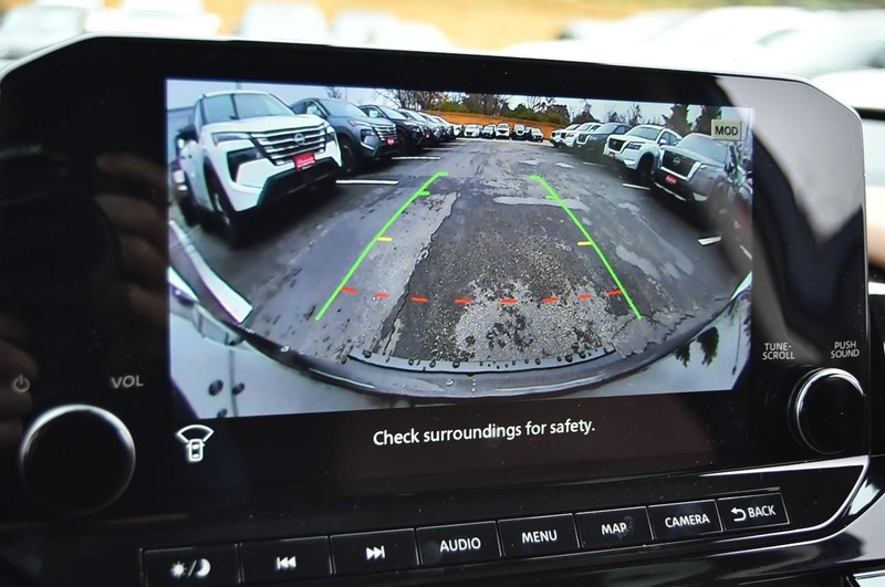 Nissan Pathfinder Vehicle Image 17