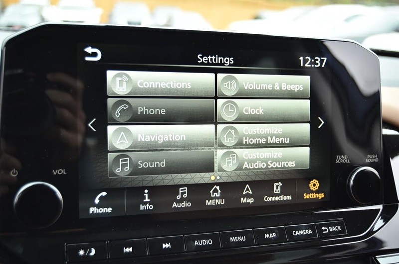 Nissan Pathfinder Vehicle Image 18