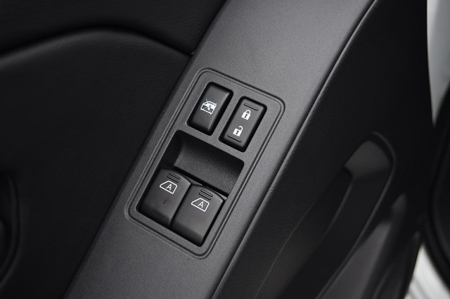 Nissan Frontier Vehicle Image 12