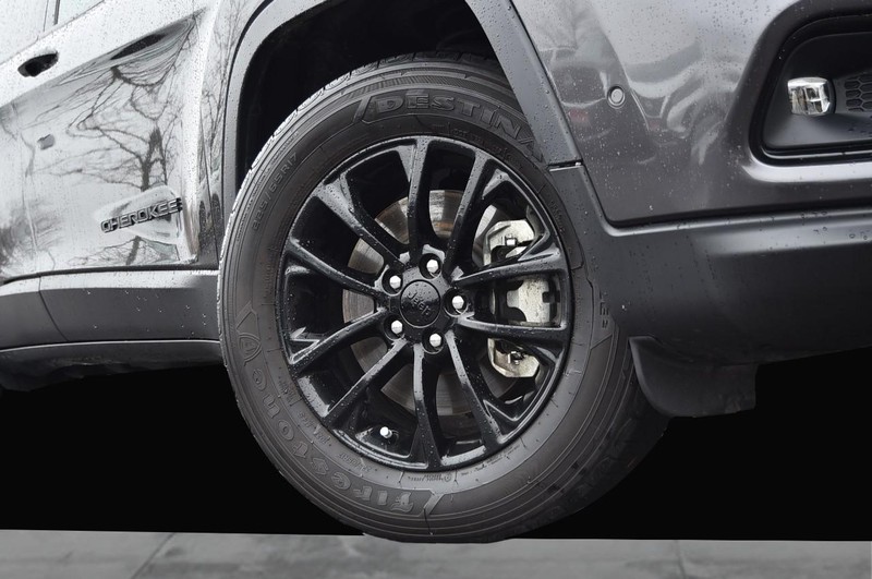 Jeep Cherokee Vehicle Full-screen Gallery Image 03