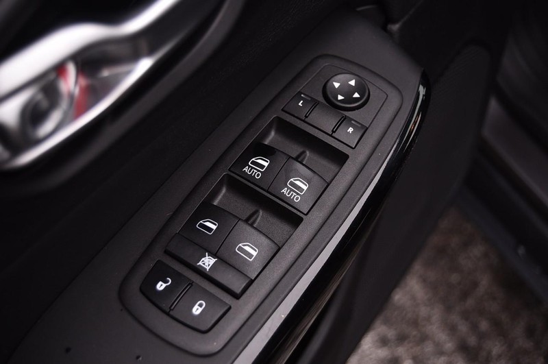 Jeep Cherokee Vehicle Full-screen Gallery Image 08