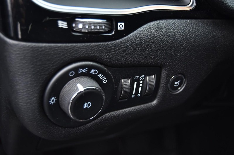 Jeep Cherokee Vehicle Full-screen Gallery Image 10