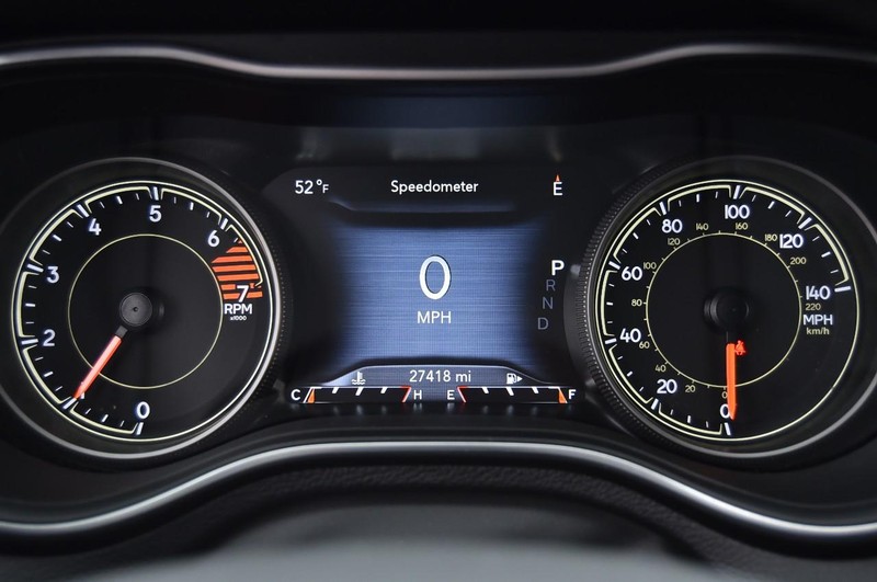 Jeep Cherokee Vehicle Full-screen Gallery Image 11