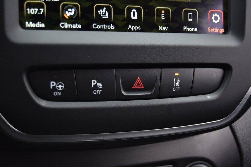 Jeep Cherokee Vehicle Full-screen Gallery Image 14