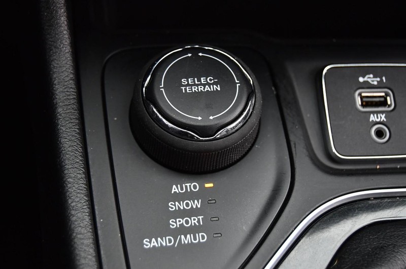 Jeep Cherokee Vehicle Full-screen Gallery Image 16