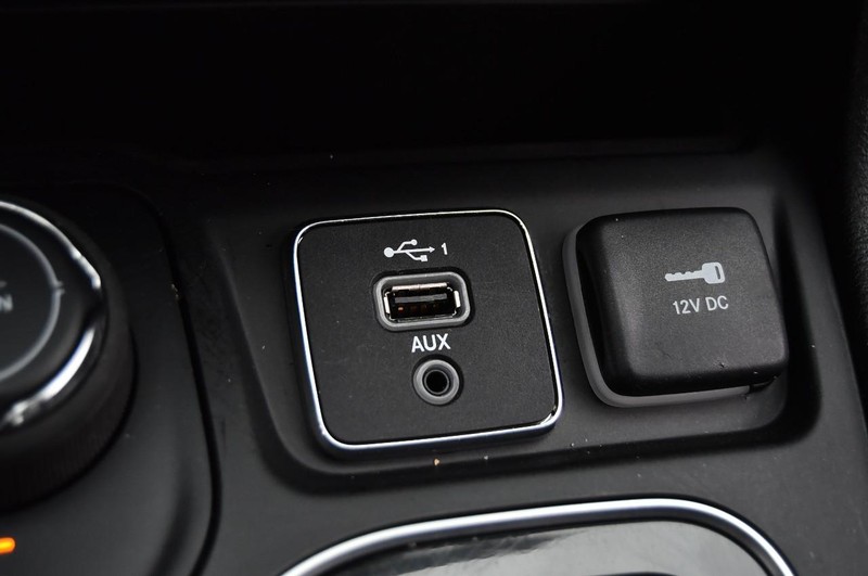 Jeep Cherokee Vehicle Full-screen Gallery Image 17