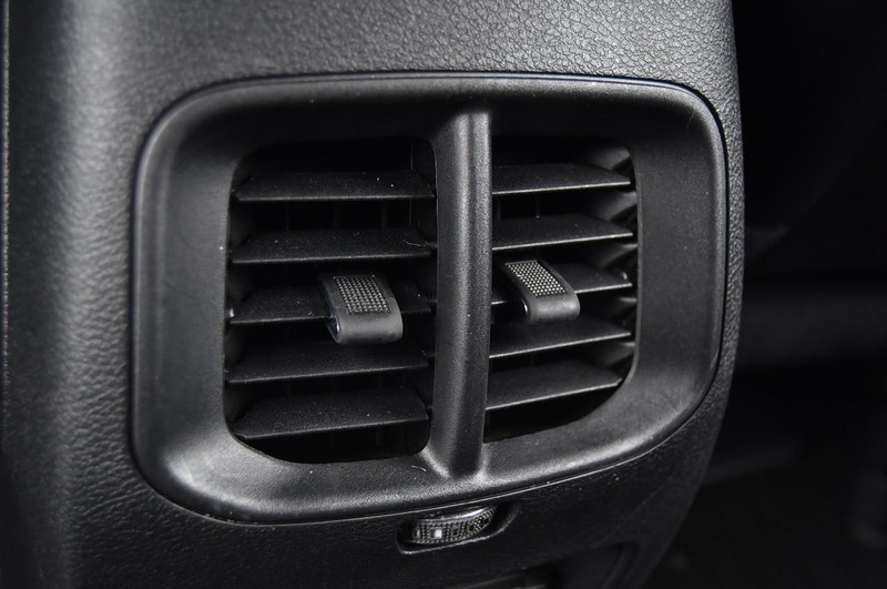 Jeep Cherokee Vehicle Full-screen Gallery Image 23