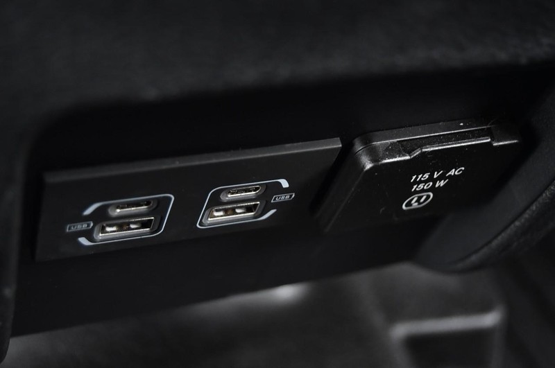 Jeep Cherokee Vehicle Full-screen Gallery Image 24