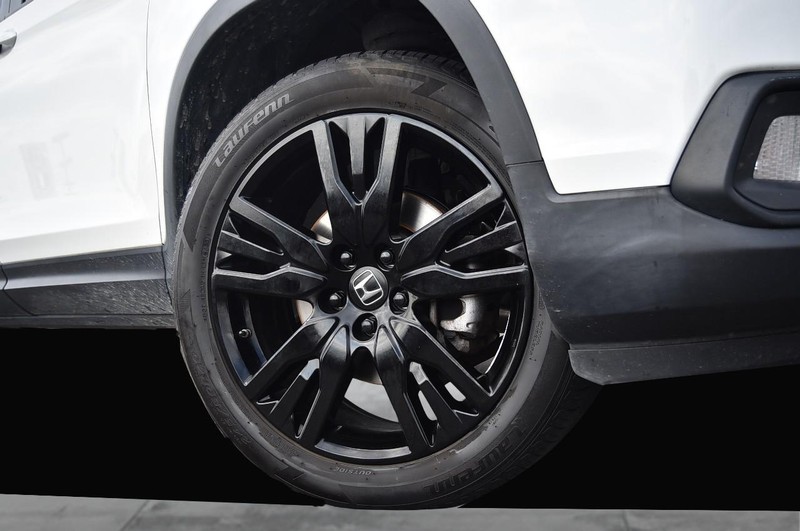 Honda Passport Vehicle Full-screen Gallery Image 03