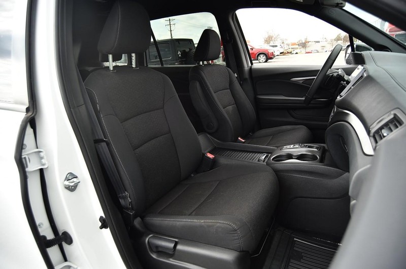 Honda Passport Vehicle Full-screen Gallery Image 21