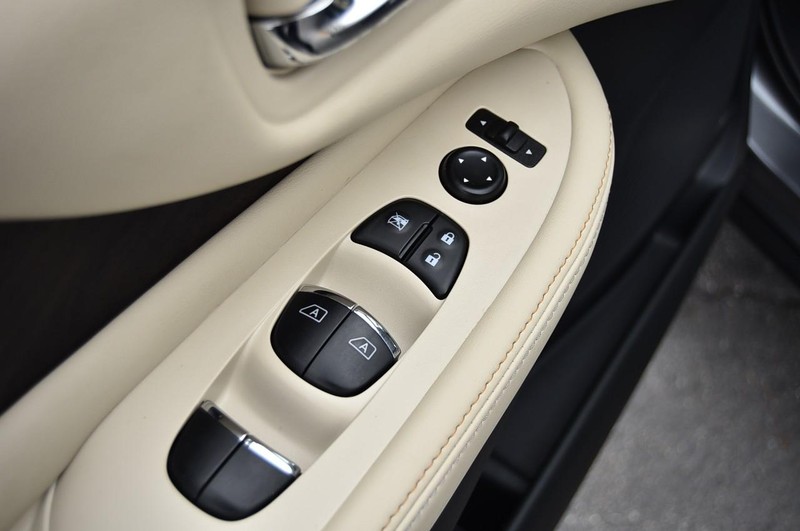 Nissan Murano Vehicle Image 09