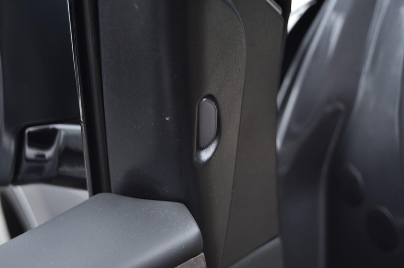 Nissan Murano Vehicle Image 11