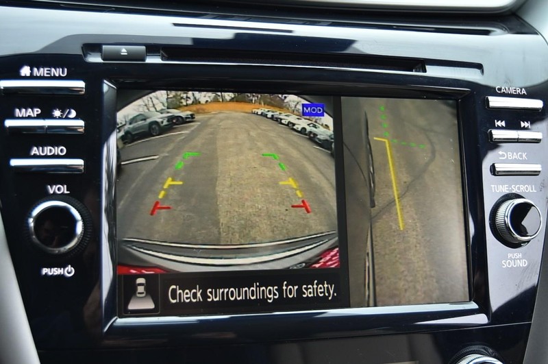 Nissan Murano Vehicle Image 16