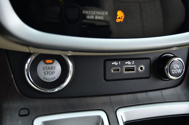 Nissan Murano Vehicle Image 21