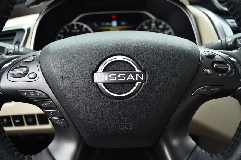 Nissan Murano Vehicle Image 23