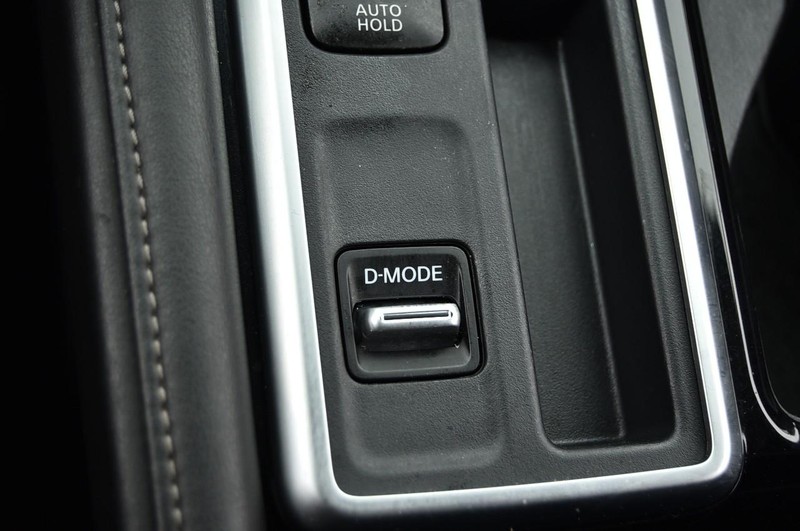 Nissan Pathfinder Vehicle Image 18