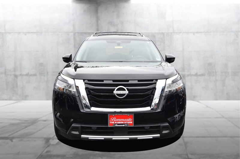 Nissan Pathfinder Vehicle Full-screen Gallery Image 4