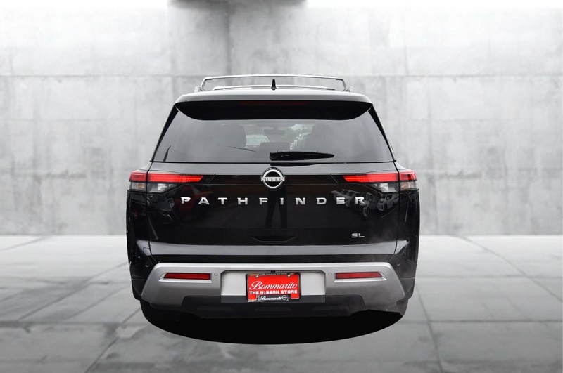 Nissan Pathfinder Vehicle Full-screen Gallery Image 6