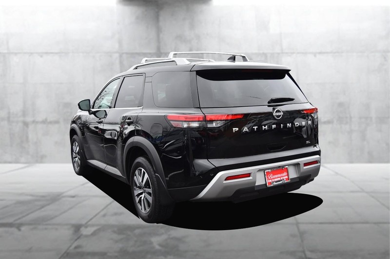 Nissan Pathfinder Vehicle Full-screen Gallery Image 7