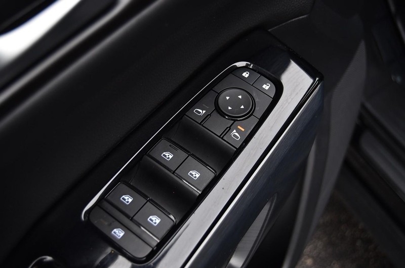 Nissan Pathfinder Vehicle Full-screen Gallery Image 9