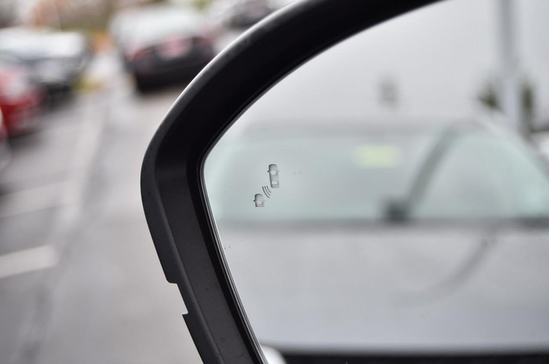 Nissan Pathfinder Vehicle Full-screen Gallery Image 10