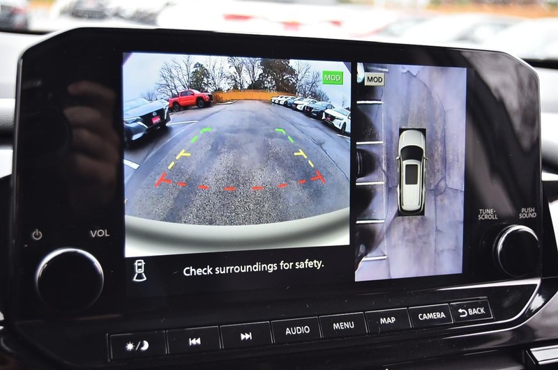 Nissan Pathfinder Vehicle Full-screen Gallery Image 13