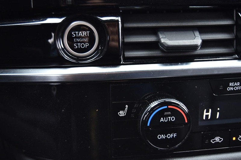 Nissan Pathfinder Vehicle Full-screen Gallery Image 18