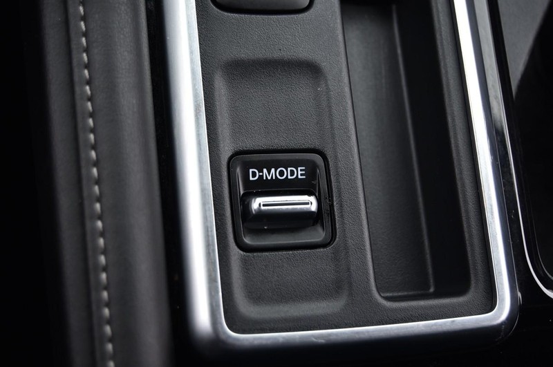 Nissan Pathfinder Vehicle Full-screen Gallery Image 21