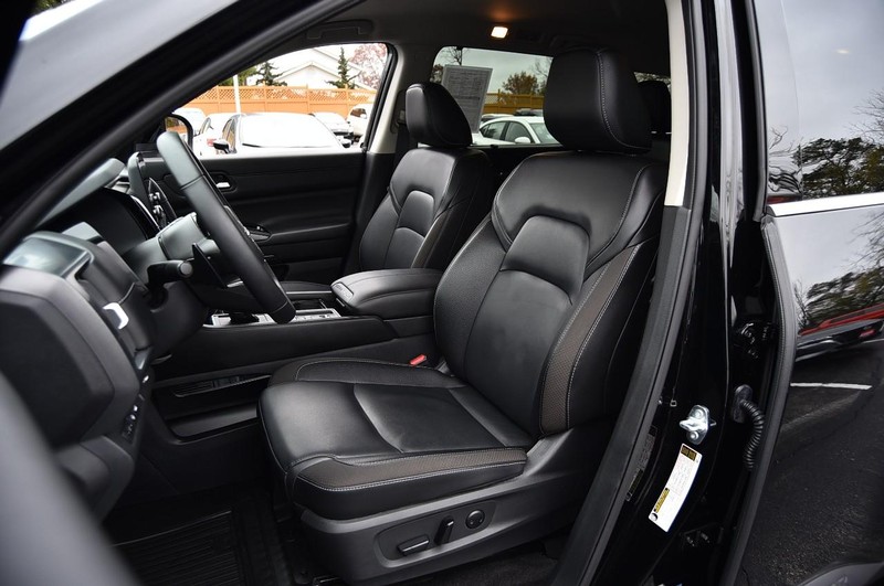 Nissan Pathfinder Vehicle Full-screen Gallery Image 23